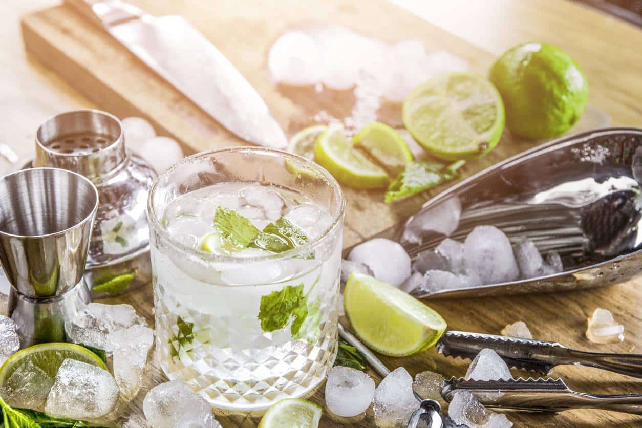 kit à cocktail accessoires pour préparer cocktails