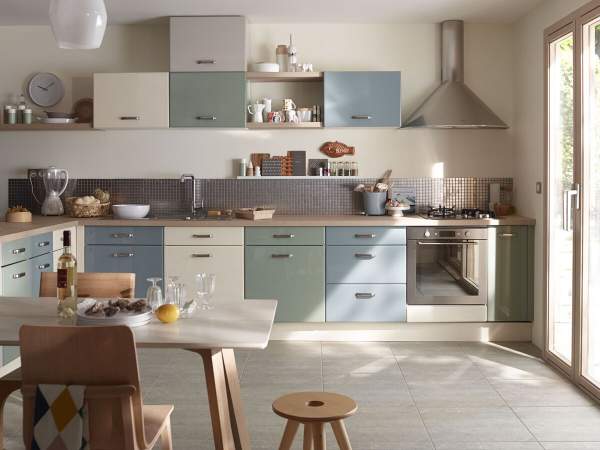 La combinaison des mobiliers, de l'esthétique et l'ambiance par la lumière et l'ombre
