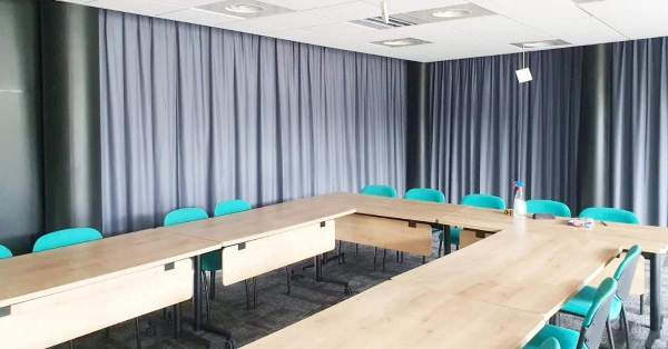 Utiliser des rideaux non feus pour les établissements recevant du public