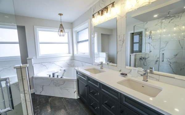 Salle de bain déco abordable : astuces et idées pour renouveler votre espace à petit prix