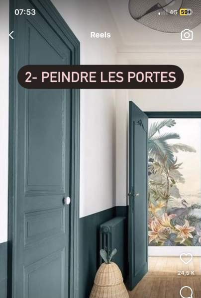 Couloir portes peintes