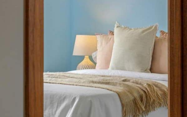 L’art du linge de lit : textures, couleurs et superpositions pour un cocon parfait